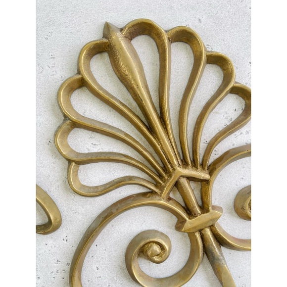 Vintage Pair of Scalloped Brass Wall Sconces Candle Holders MCM Ornate Regency - Picture 4 of 9